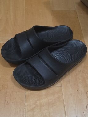 OOFOS Black Men's Recovery Slide Sandals